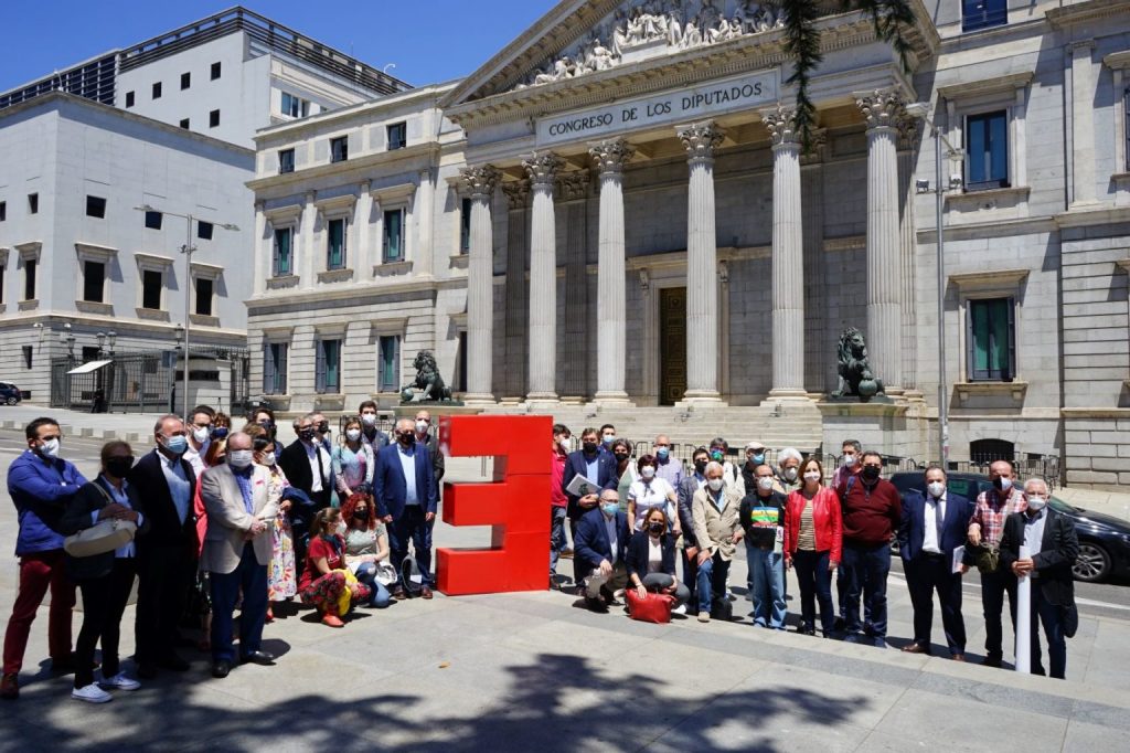 La España Vaciada en las puertas del congreso